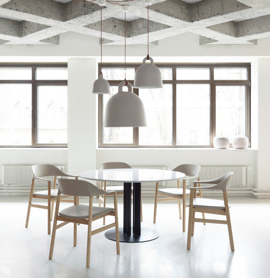 Spisebord + stole og 3 store lamper