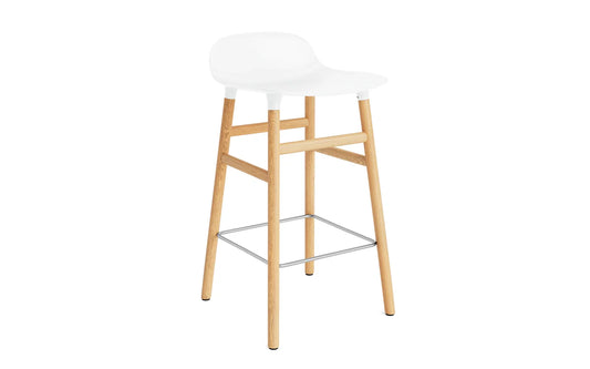 Barstol med hvidt sæde og træben