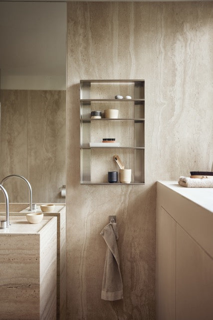 Reol i badeværelse i krom