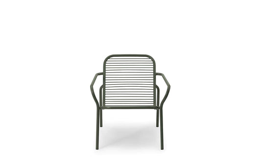 Grøn metalstol til haven forfra