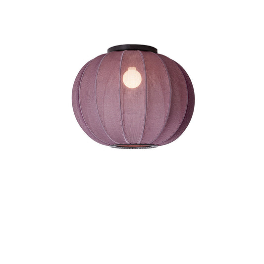 Loftlampe i lilla med lys i