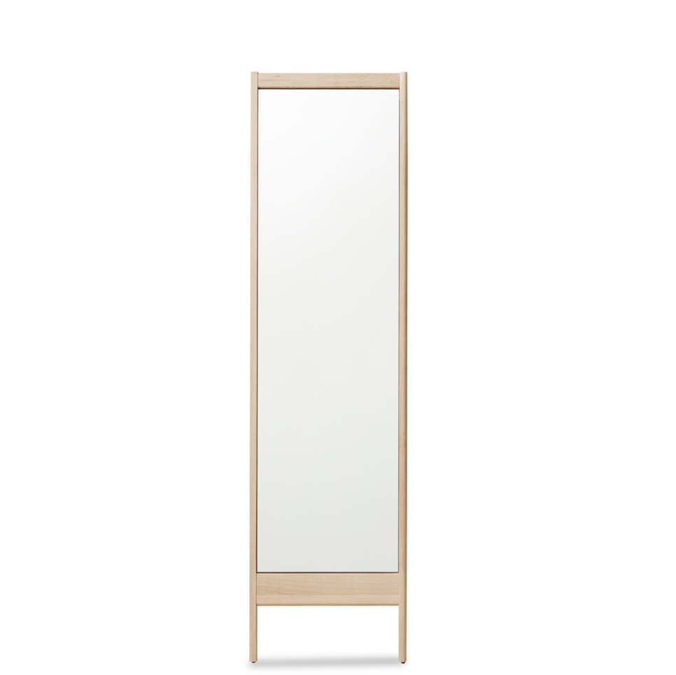 Spejl med ben og ramme i lys træ