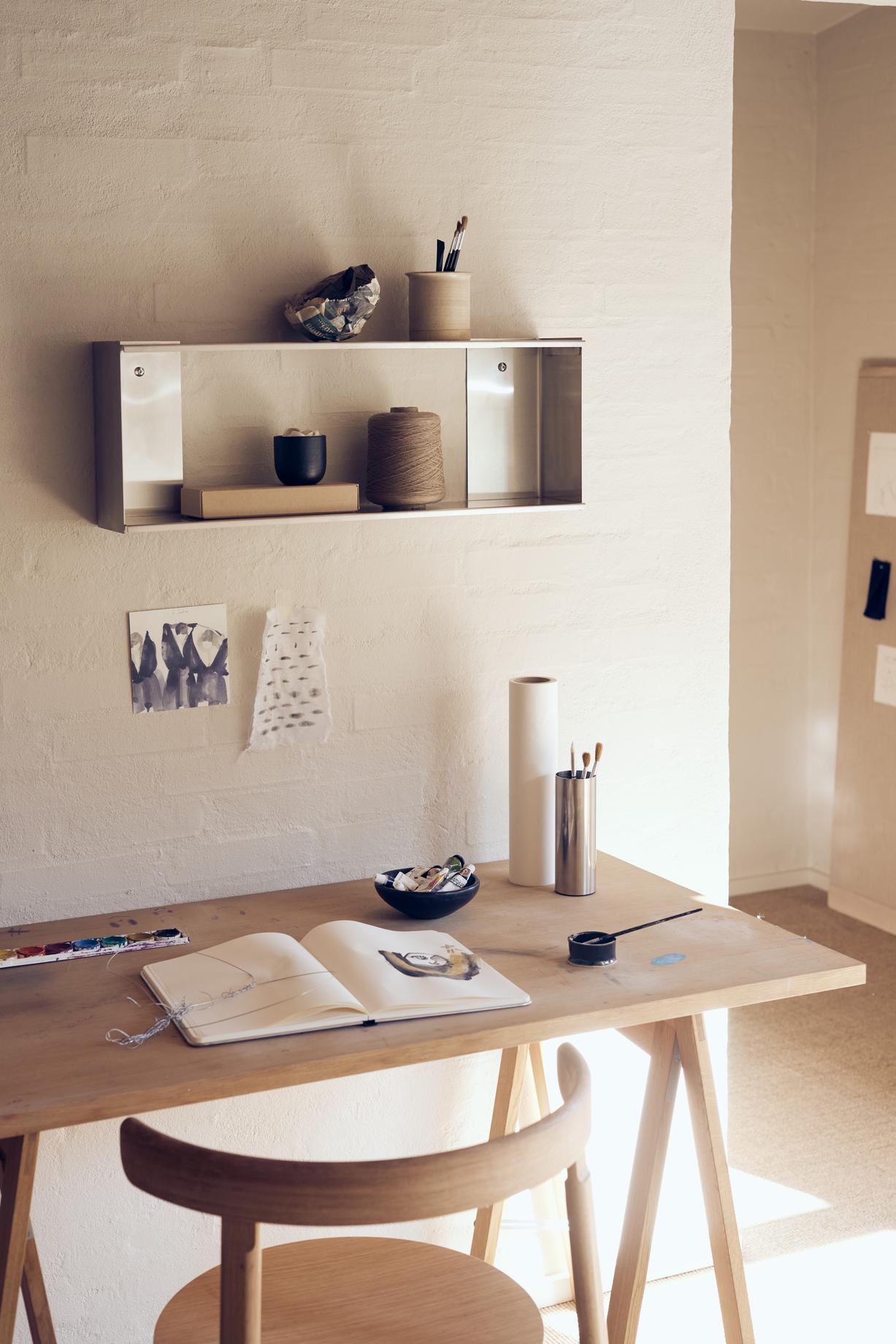 Krom hylde over skrivebord 